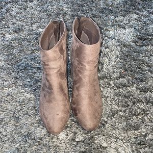 Suede camel Steve Madden booties